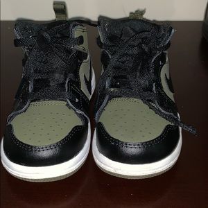 Air Jordan army green and black size 7